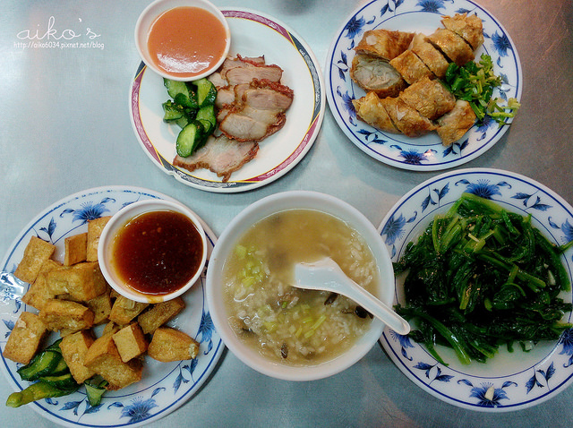 【台北松山】饒河街五分埔松山車站附近美食～沈家香菇肉粥＆主播楊中化爆漿大貢丸＆五分埔蔥油餅＆第一名香雞排＆烤珍珠玉米＆三兄弟豆花。