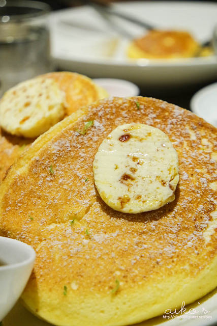 【午茶甜點】手機食記～Caldo Cafe咖朵咖啡敦南二店，熱蛋糕好好吃＆許家邨扁食。